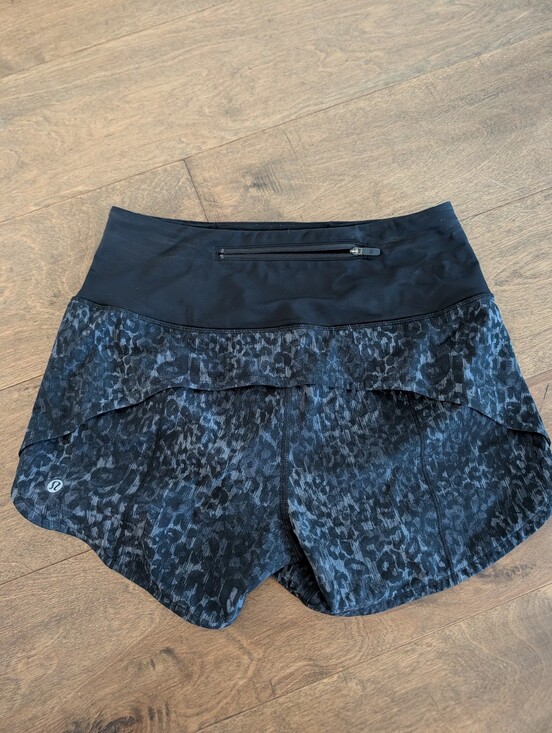 lululemon athletica Pants - Lululemon Black Cheetah Printed Speed Ups High Waisted Size 4 With  4"Inseam 🖤